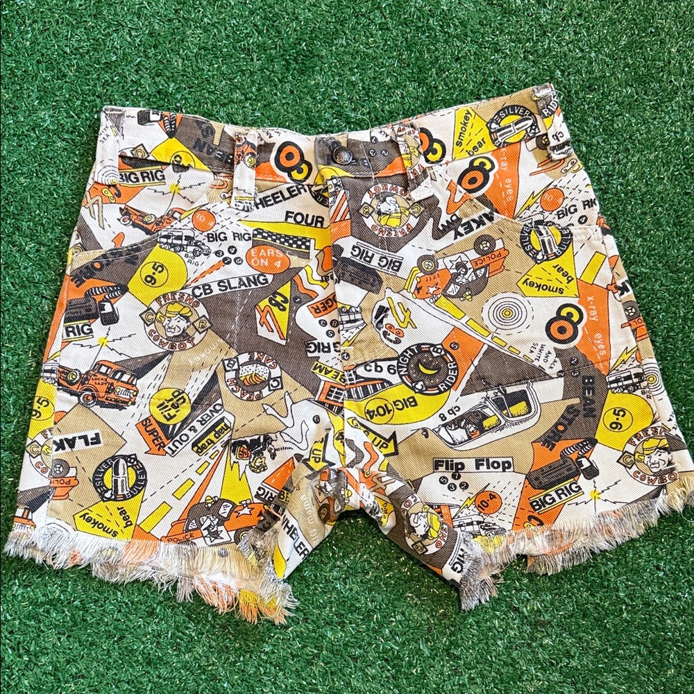 Rad & Rare 70s Vintage Big Rig CB Radio Slang Graphic Print Frayed Jean Shorts